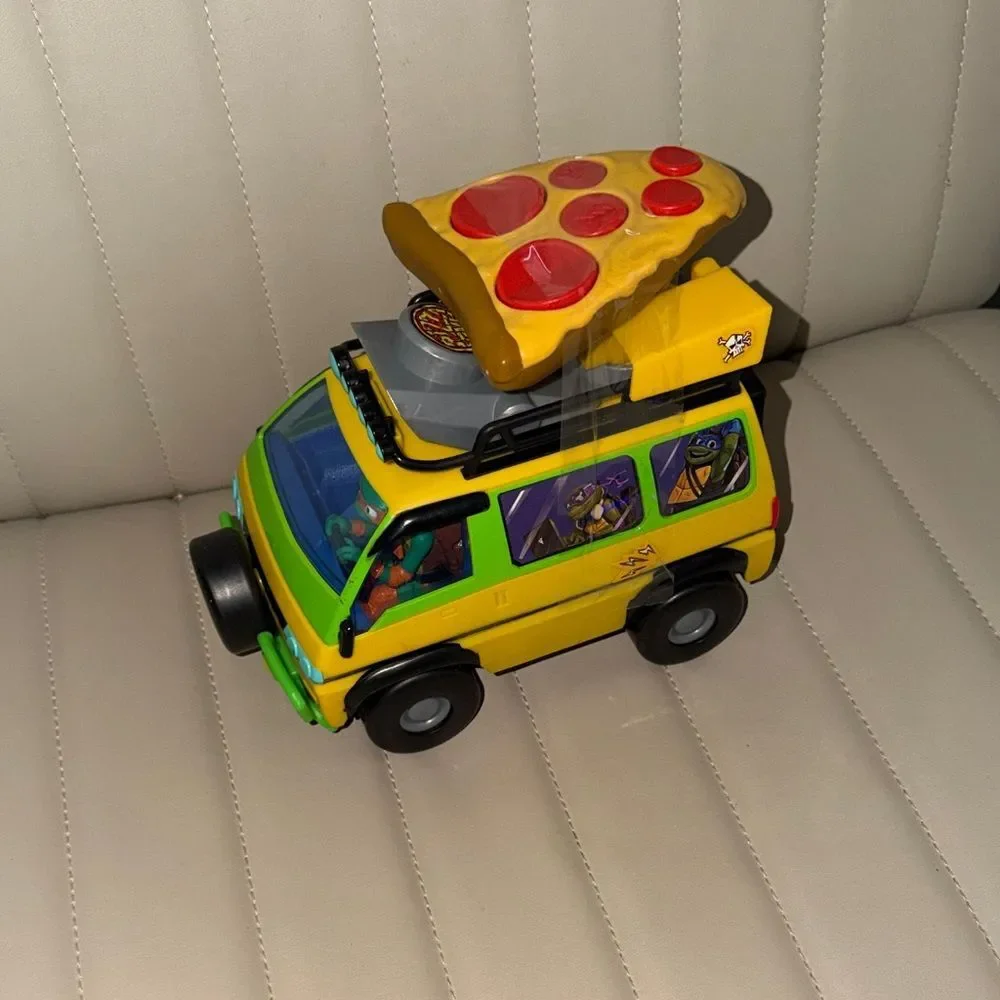 Ninja Turtles Toy Van with Pizza Top (as is) needs batteries remote pizza